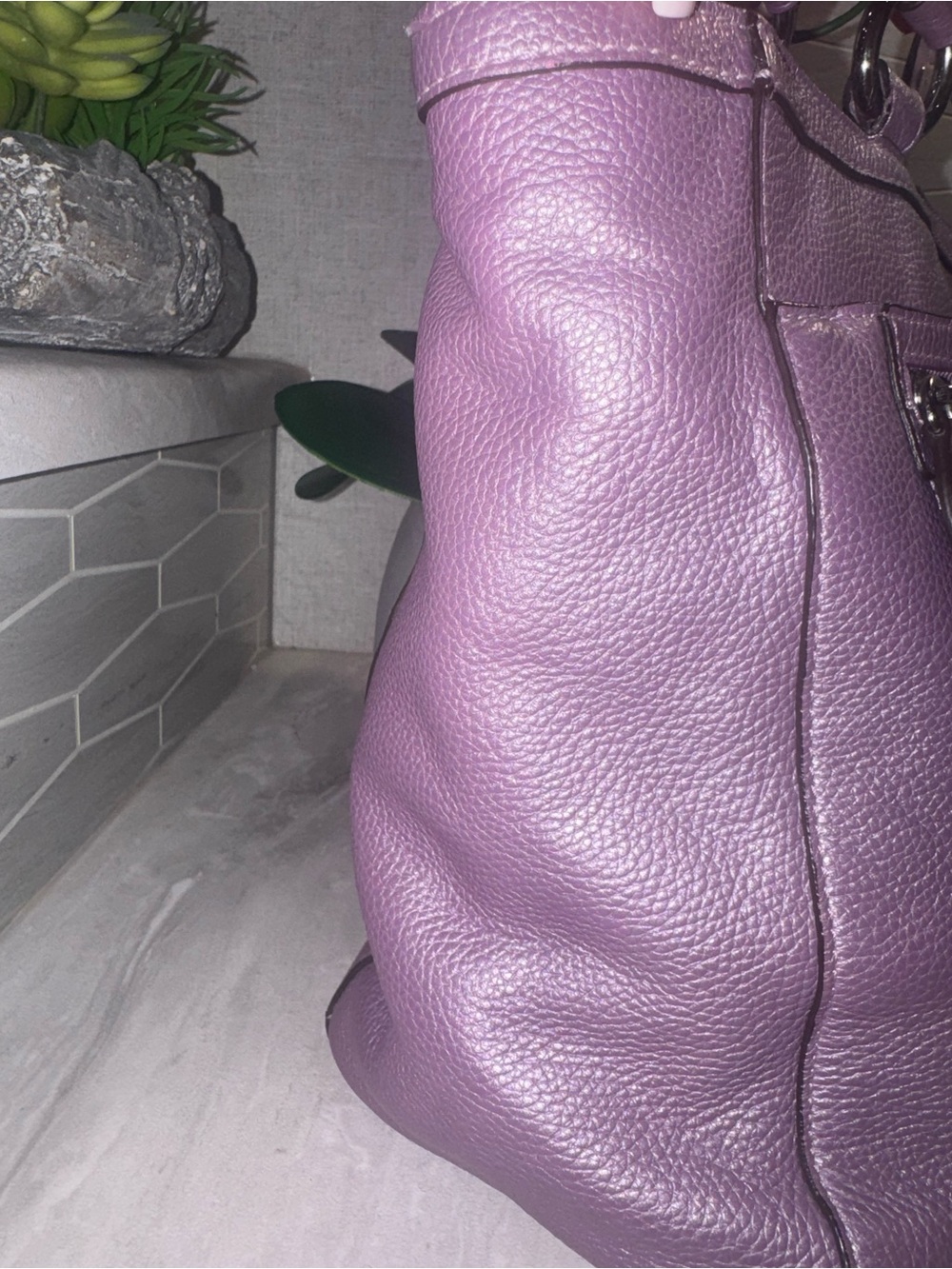 EUC Coach Pebbled Leather Large Shoulder Bag in Pretty Lilac w/ Zippered Closure - Picture 4 of 17